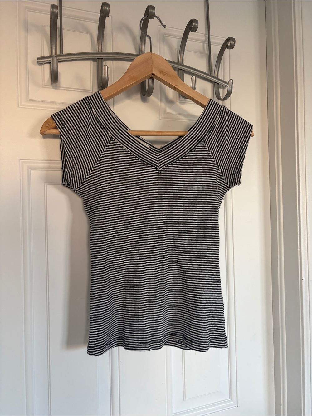 90’s vibe v neck striped tshirt